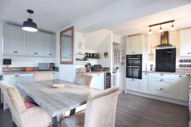Kitchen/Dining...
