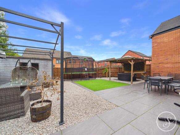 4 bed Semi-Detached for sale Image 4