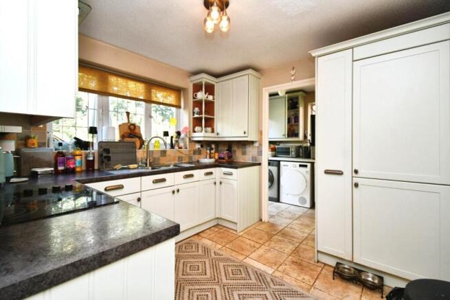 4 bed Detached for sale Image 2