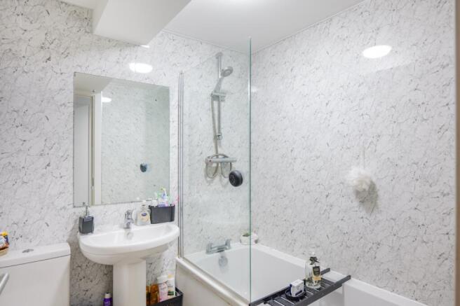 2 bed Flat for sale Image 6