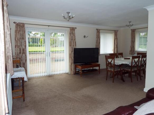 Living/dining room