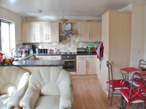 Living/Kitchen 2