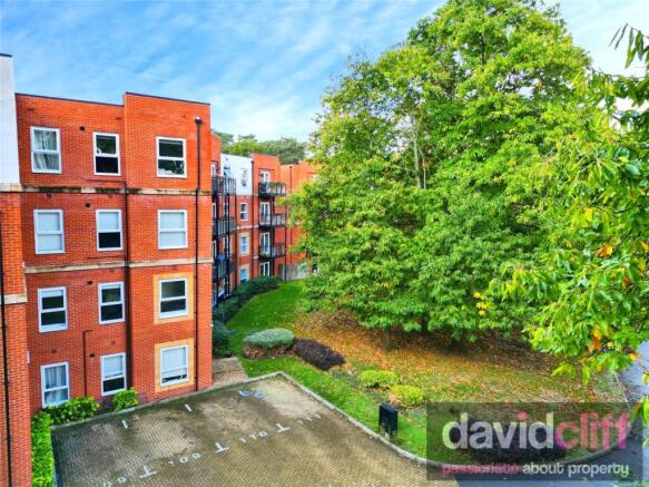 2-bed flat on Edrich Grange, Crowthorne, Berkshire, RG45, £287,500