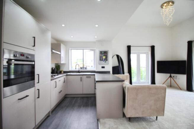2 bed Apartment for sale Image 5
