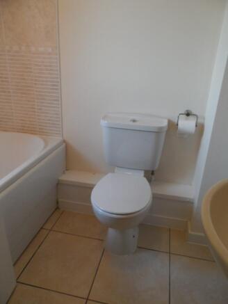 Famliy bathroom (1)