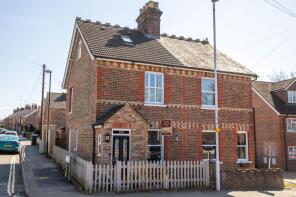 137, Dunnings Road, East Grinstead RH19 4AS