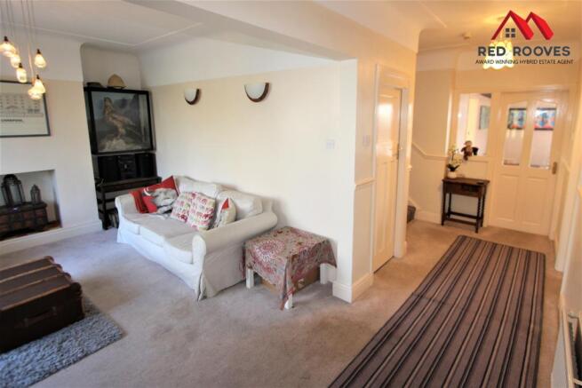 Sitting Room/Hallway