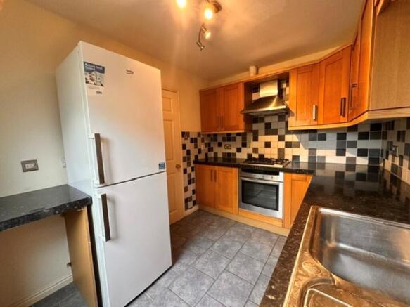 3 bed Semi-Detached to rent Image 4