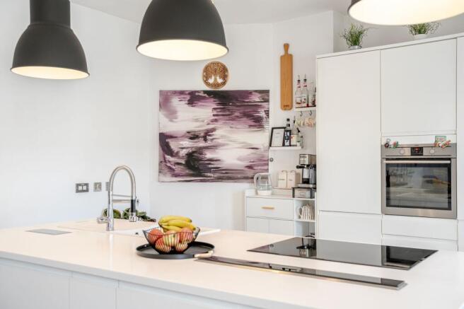 3 bed Flat for sale Image 7