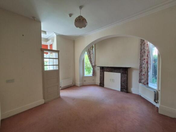 6 bed Semi-Detached for sale Image 5