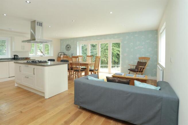 LIVING KITCHEN