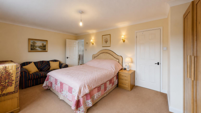 4 bed Detached for sale Image 12
