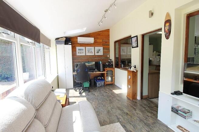 4 bed Semi-Detached for sale Image 11
