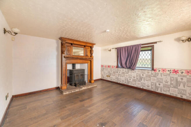 5 bed Detached for sale Image 6