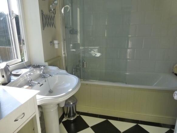 en suite bathroom