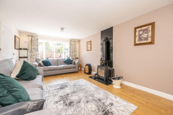 4 bed Detached for sale Image 6