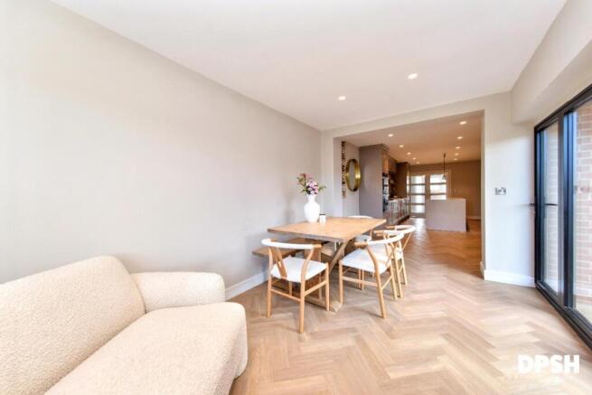 4 bed Detached for sale Image 7