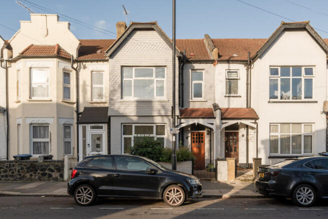 322886 - Tottenhall Road, London N13 - high res...