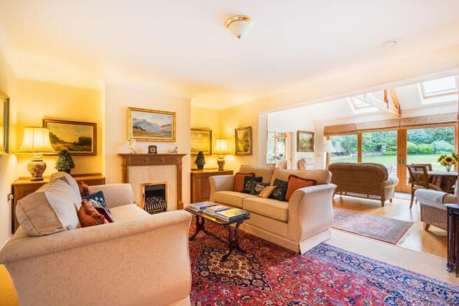 5 bed Detached for sale Image 6