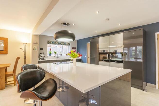 Open Plan Living/Dining Kitchen