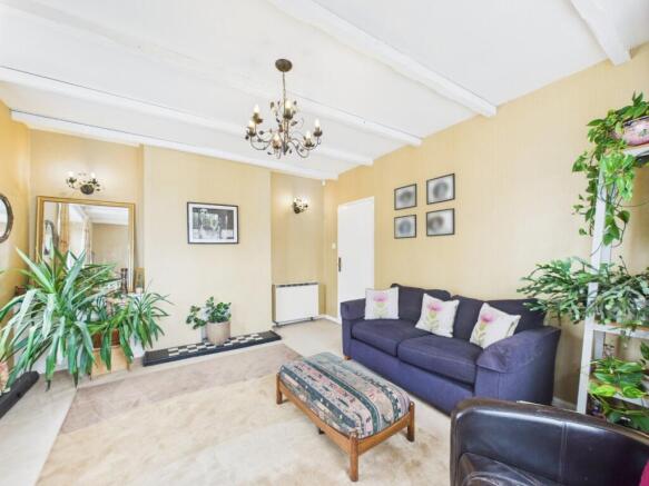 5 bed Detached for sale Image 7