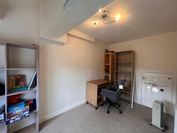 Shelley bedroom 4.jpg