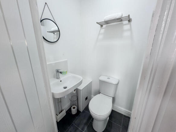 5 bed House to rent Image 11