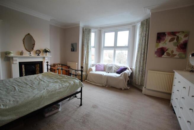 BEDROOM 1 (FRONT)