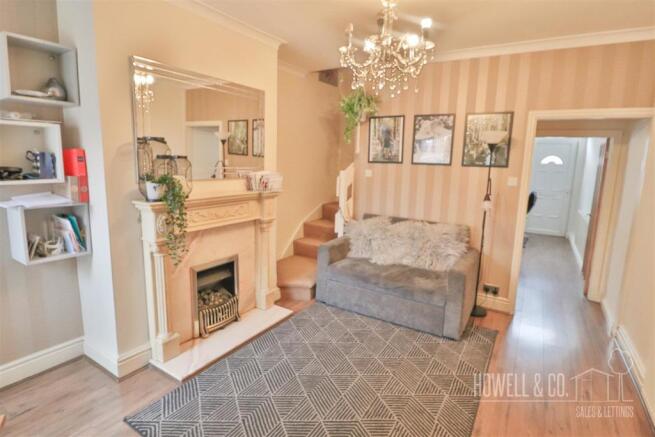 DINING/LIVING ROOM