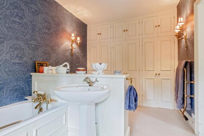 En-Suite Bathroom