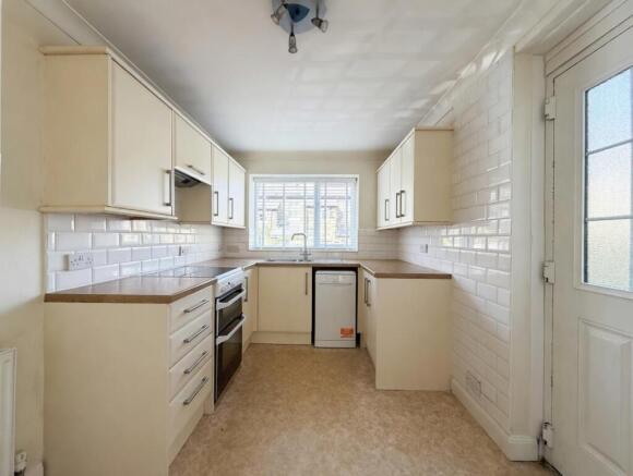4 bed Semi-Detached for sale Image 5