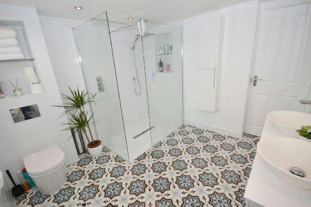En Suite Bathroom-2n