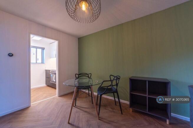 Lounge/Dining