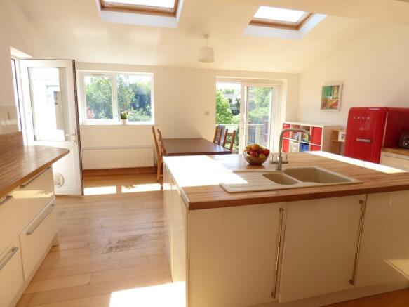Kitchen diner (g)