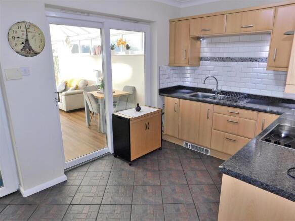 KITCHEN 2.JPG