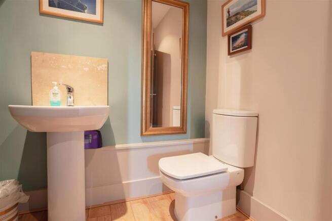 4 bed Semi-Detached for sale Image 7