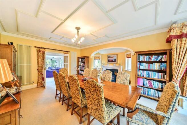 5 bed Detached for sale Image 7