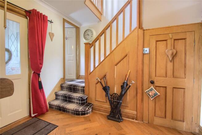 5 bed Semi-Detached for sale Image 4