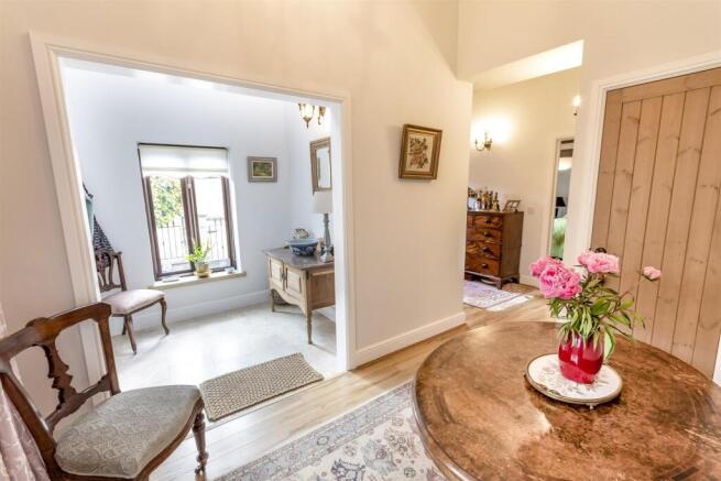 2 bed Semi-Detached for sale Image 10