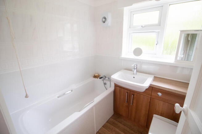 3 bed Semi-Detached to rent Image 10