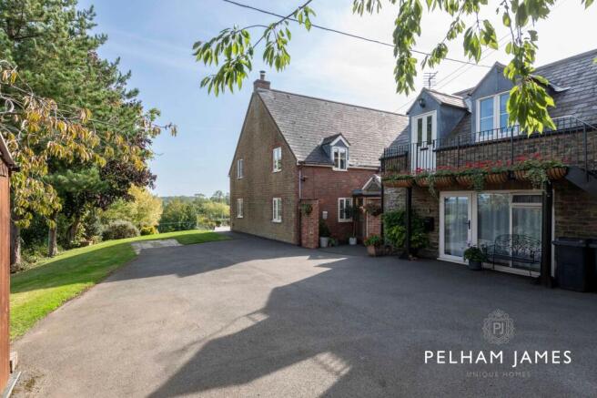 Corner Barns, Cold Overton