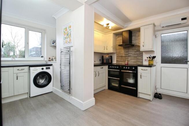 2 bed Semi-Detached for sale Image 6