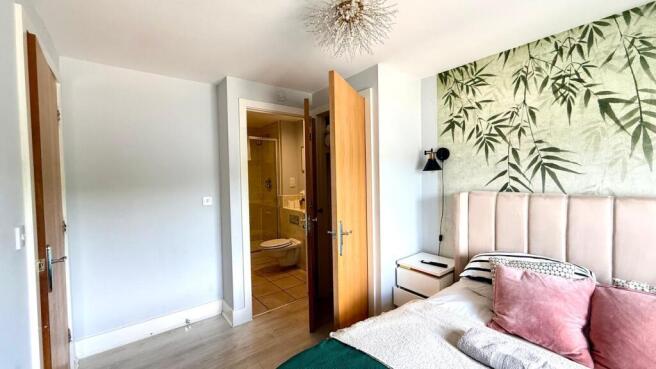 2 bed Apartment to rent Image 8