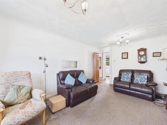 5 bed Detached Bungalow for sale Image 10