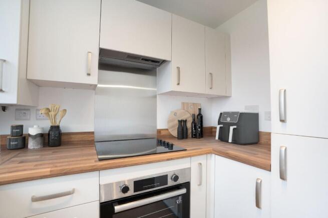 2 bed Semi-Detached to rent Image 4