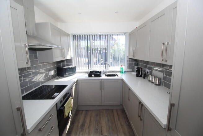 4 bed Semi-Detached for sale Image 5