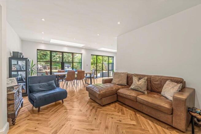 Darby Crescent, Sunbury-On-Thames, TW16 5LB photo 4