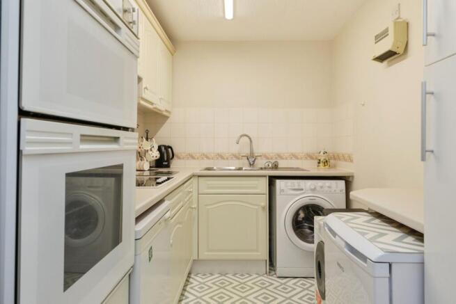 1 bed Flat for sale Image 4