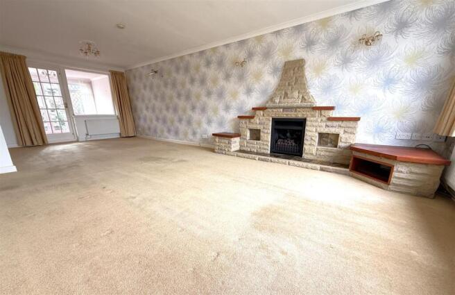 SITTING/DINING ROOM