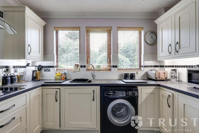 4 bed Detached for sale Image 5